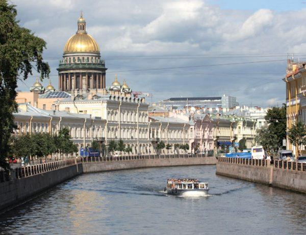 Αγιοπετρούπολη και όχι Αγία Πετρούπολη…