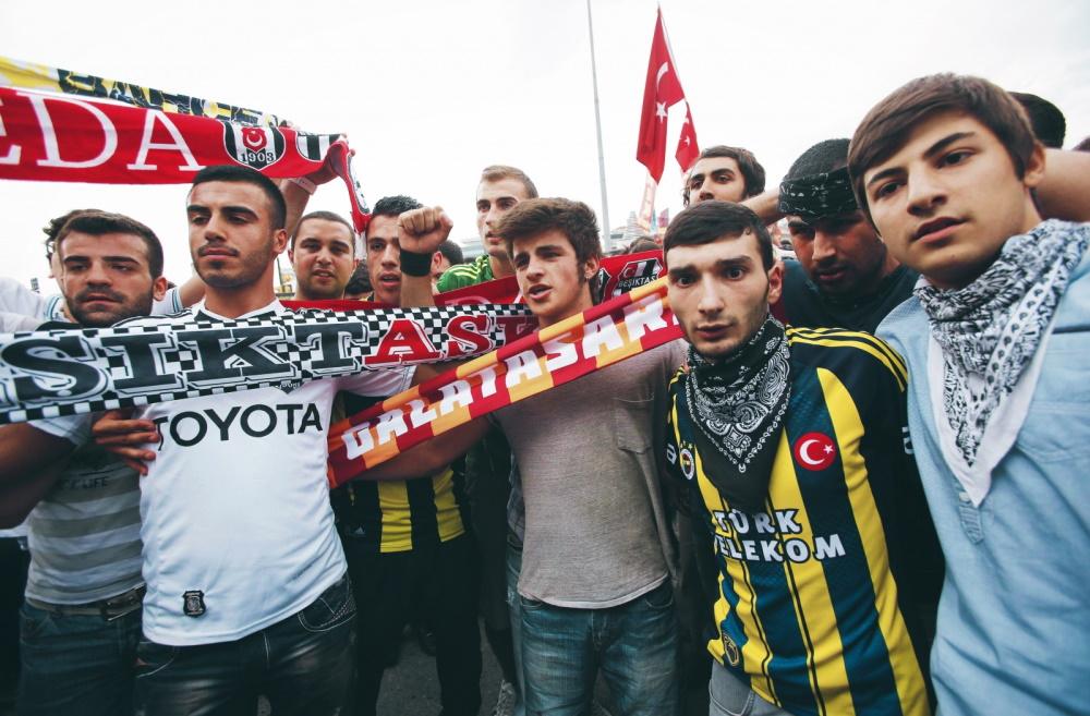 İstanbul birlesik. Οι οπαδοί, στην Τουρκία, ενωμένοι!