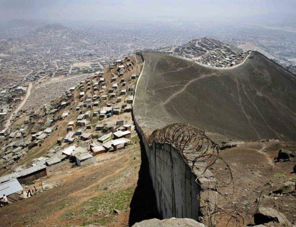 Τείχος δύο κόσμων στη Λίμα