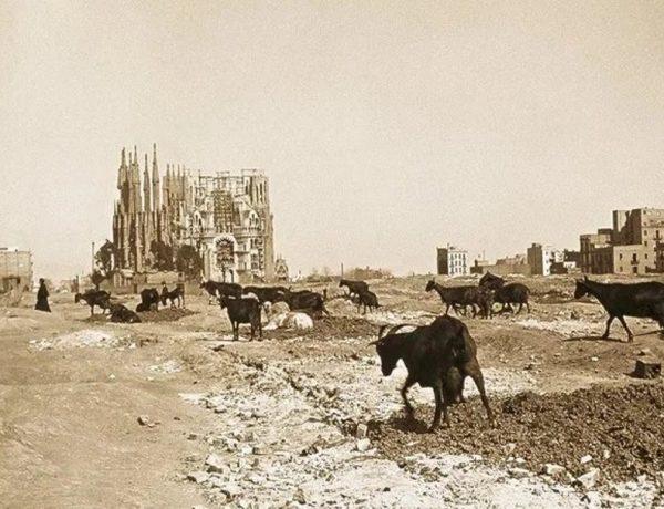 1906, η Σαγράδα Φαμίλια υπό κατασκευή.