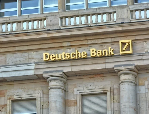 Είναι ή όχι υπαρκτός ο κίνδυνος με την Deutsche Bank;