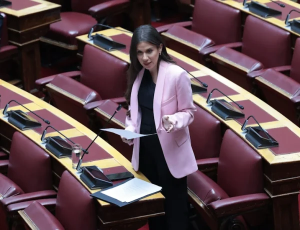 Η Ελένη Βατσινά στο Govnews.gr: «Το ΠΑΣΟΚ είναι η μοναδική πραγματική έκφραση της Κεντροαριστεράς στη Βουλή»